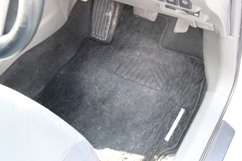 汚れた自動車マット