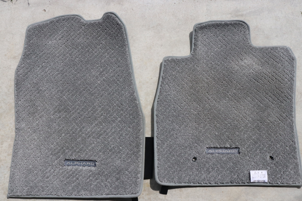 汚れた自動車マット