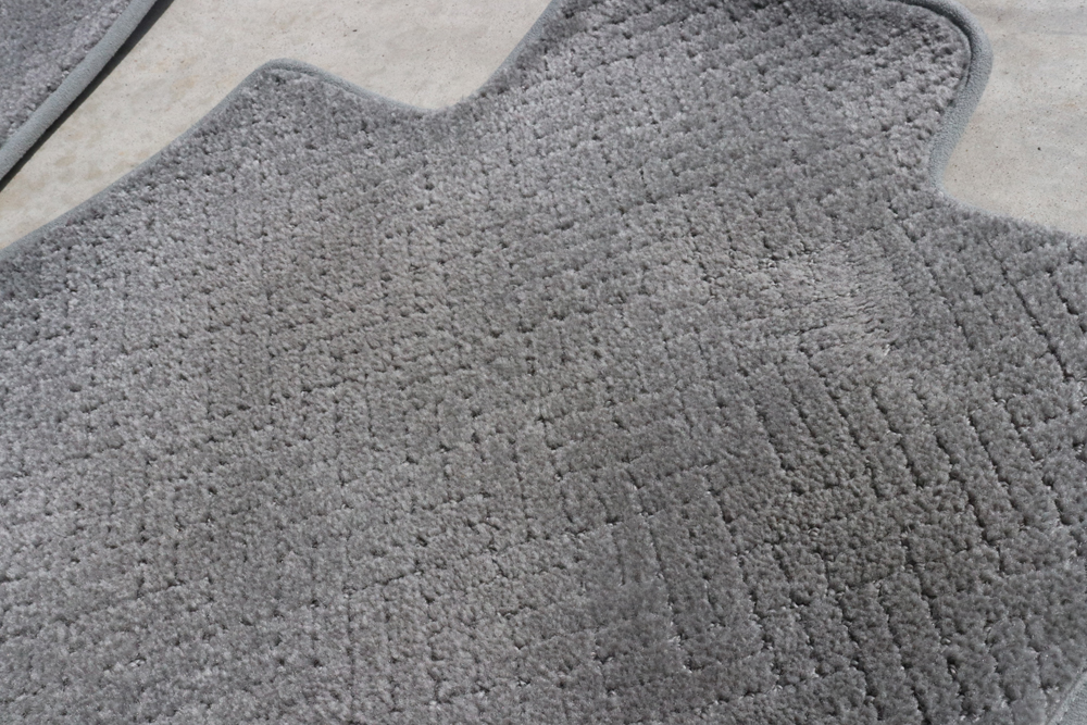 汚れた自動車マット