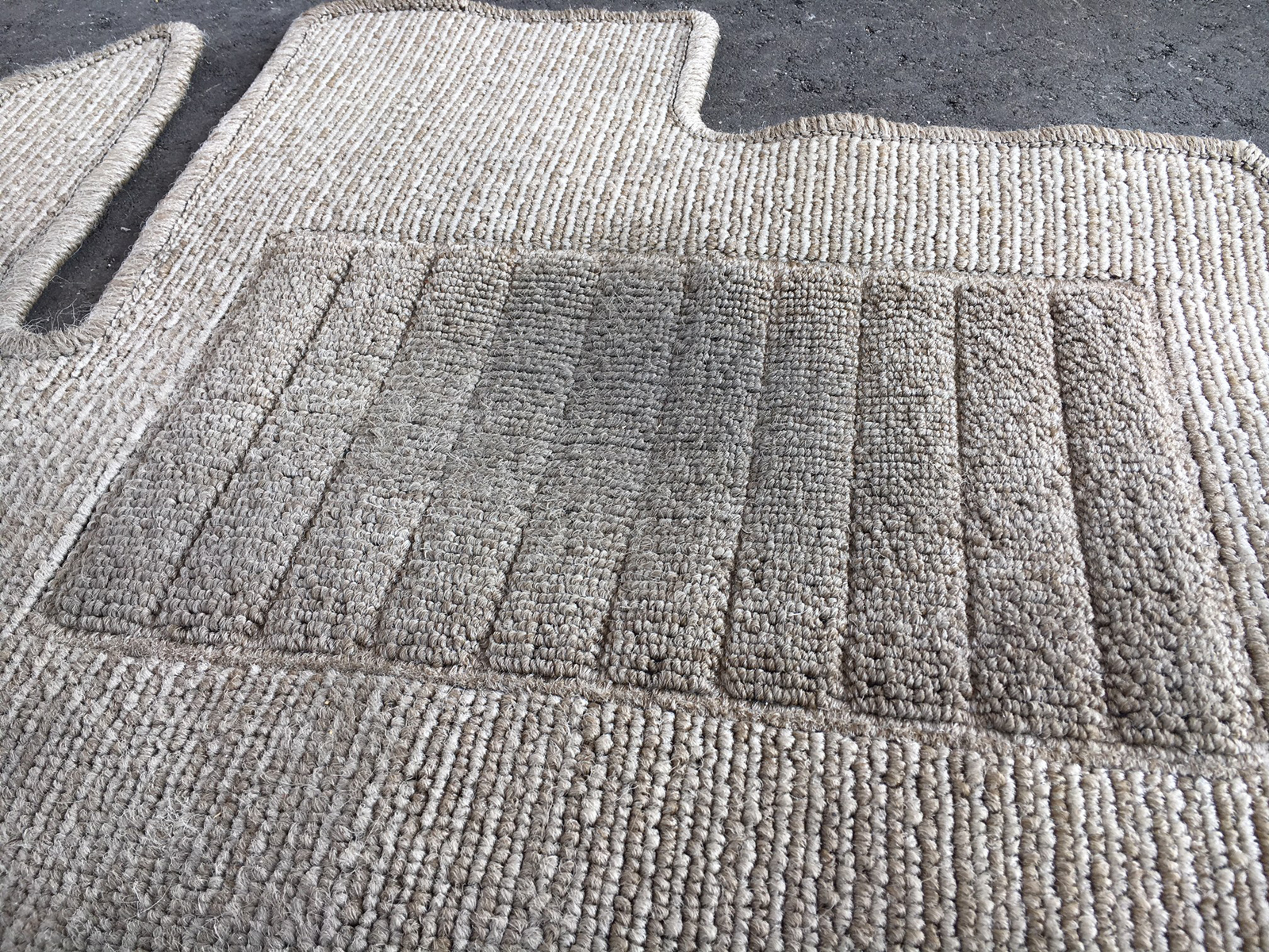 汚れた自動車マット